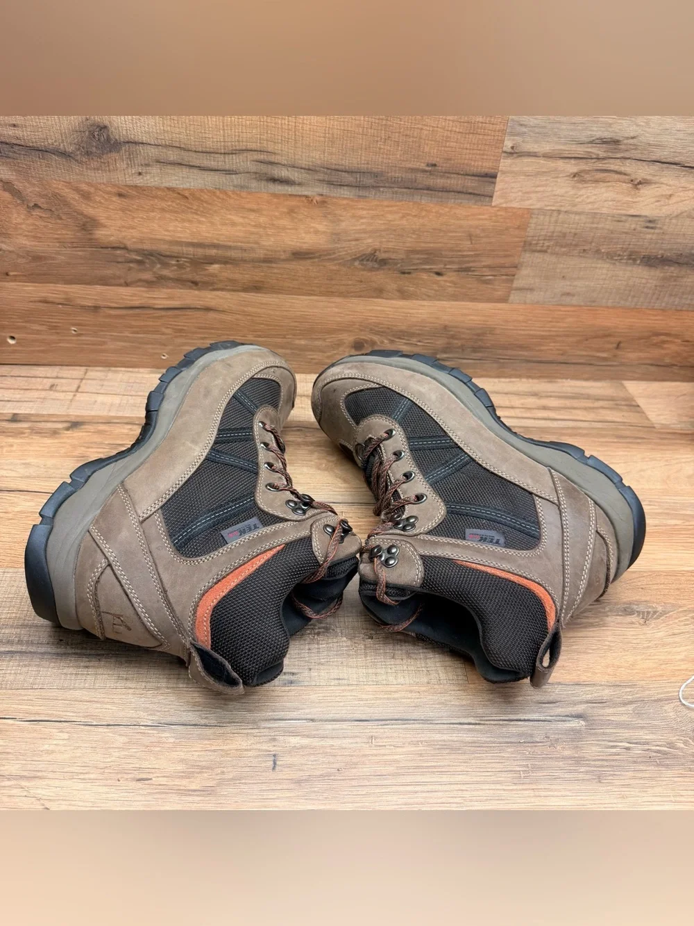 LL Bean Men's size 9 Brown Hiking Boots - Rugged Outdoor Trail Shoes